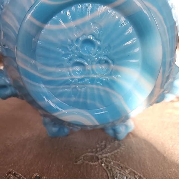 Fenton Cabbage Rose. Blue And White Slag Bowl With Ruffled Edges, 9 3/4" Round - Picture 3 of 4
